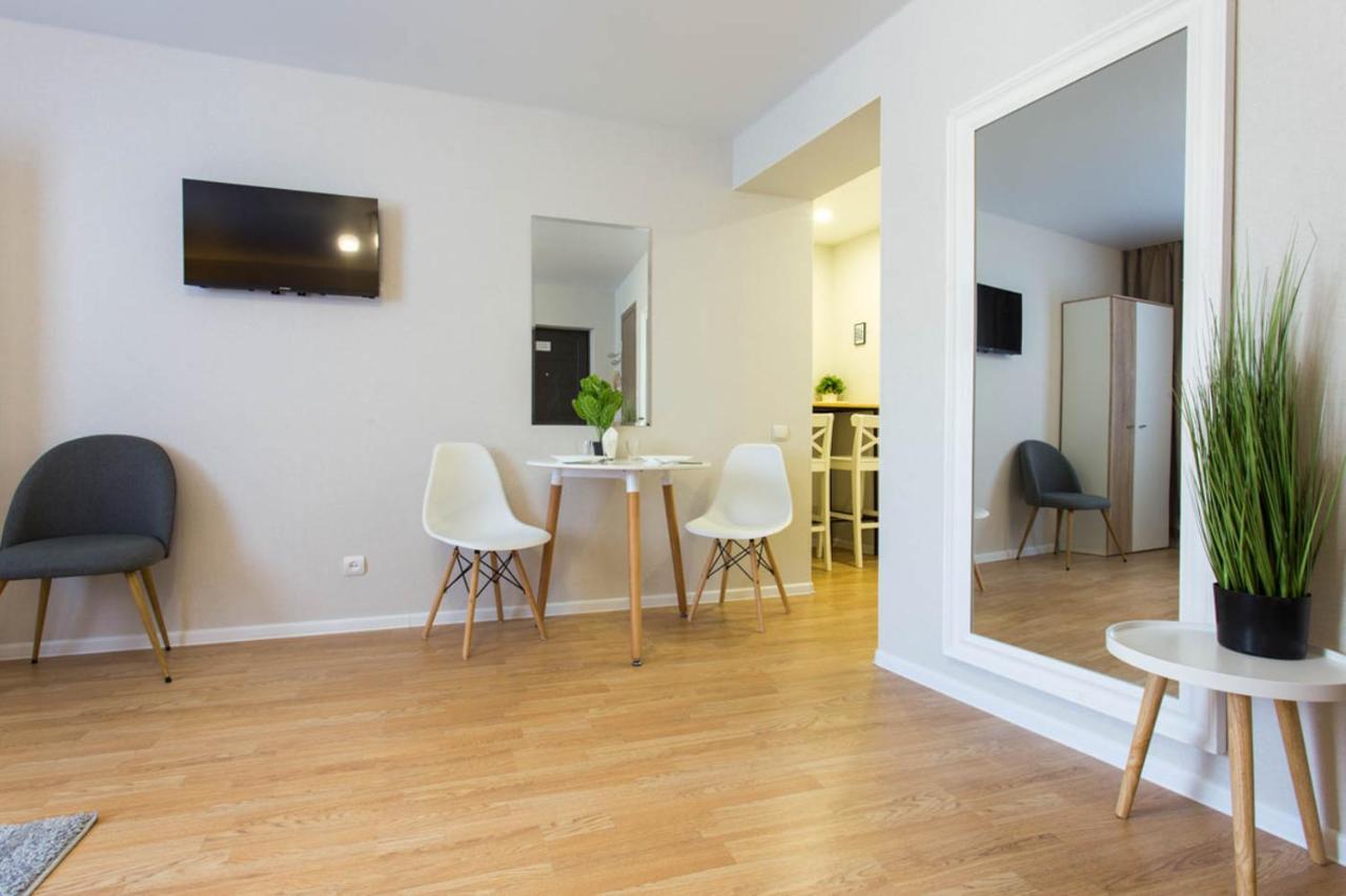 Apartment In The City Center - Gimnasiyna Naberezhna 24A-1 Charkiv Exteriör bild