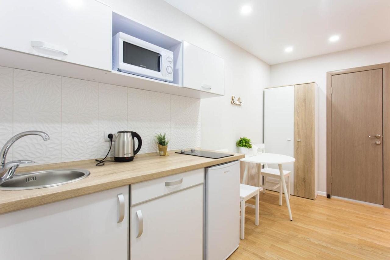 Apartment In The City Center - Gimnasiyna Naberezhna 24A-1 Charkiv Exteriör bild