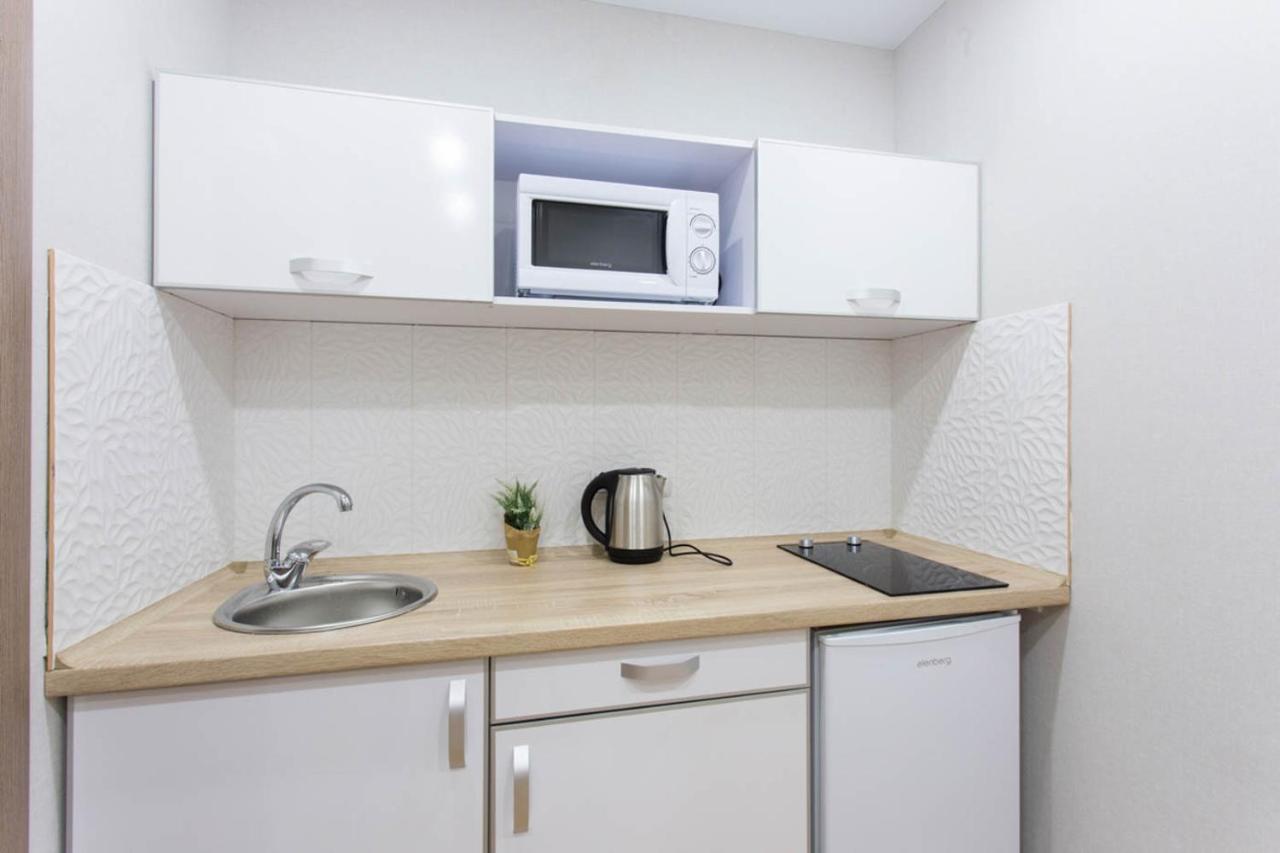 Apartment In The City Center - Gimnasiyna Naberezhna 24A-1 Charkiv Exteriör bild