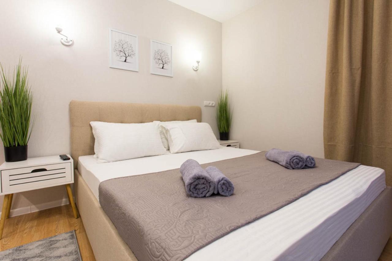 Apartment In The City Center - Gimnasiyna Naberezhna 24A-1 Charkiv Exteriör bild
