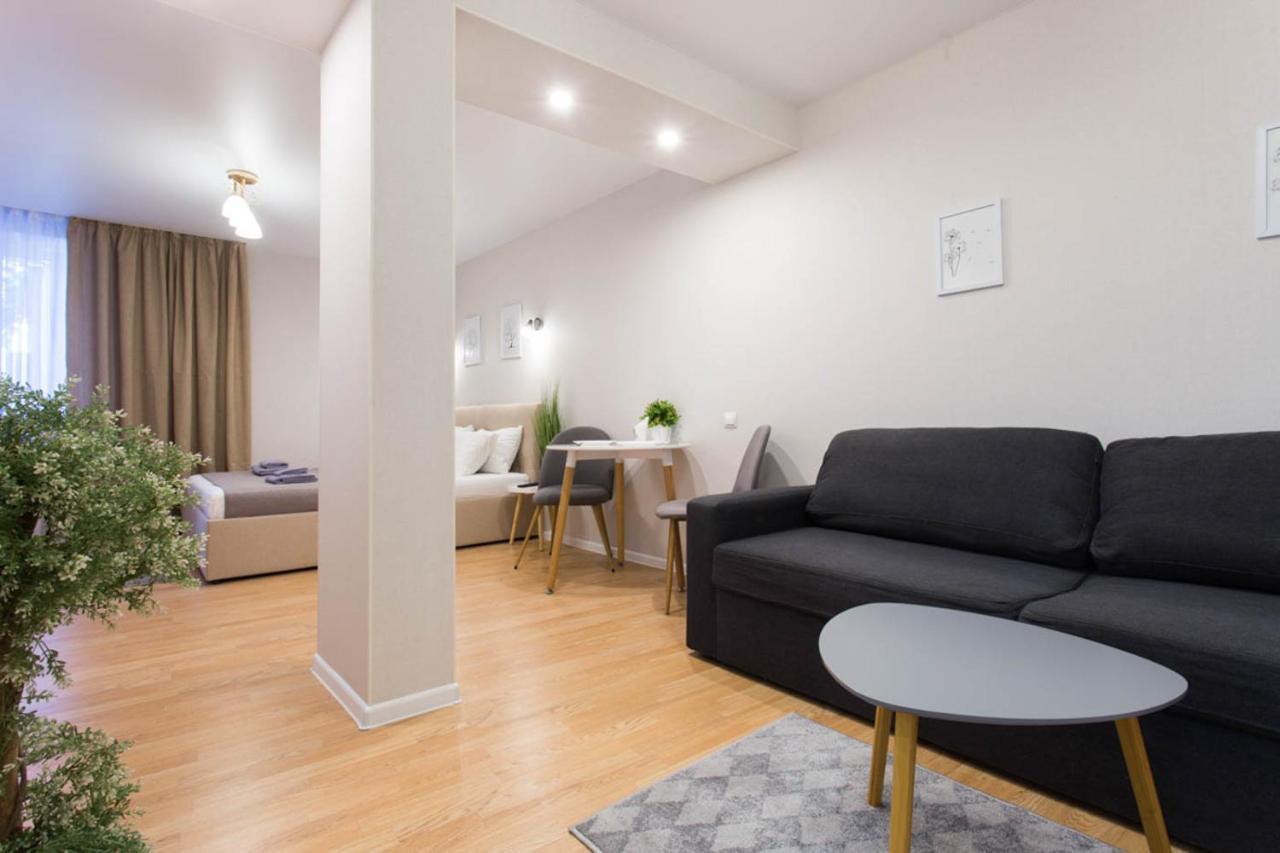 Apartment In The City Center - Gimnasiyna Naberezhna 24A-1 Charkiv Exteriör bild