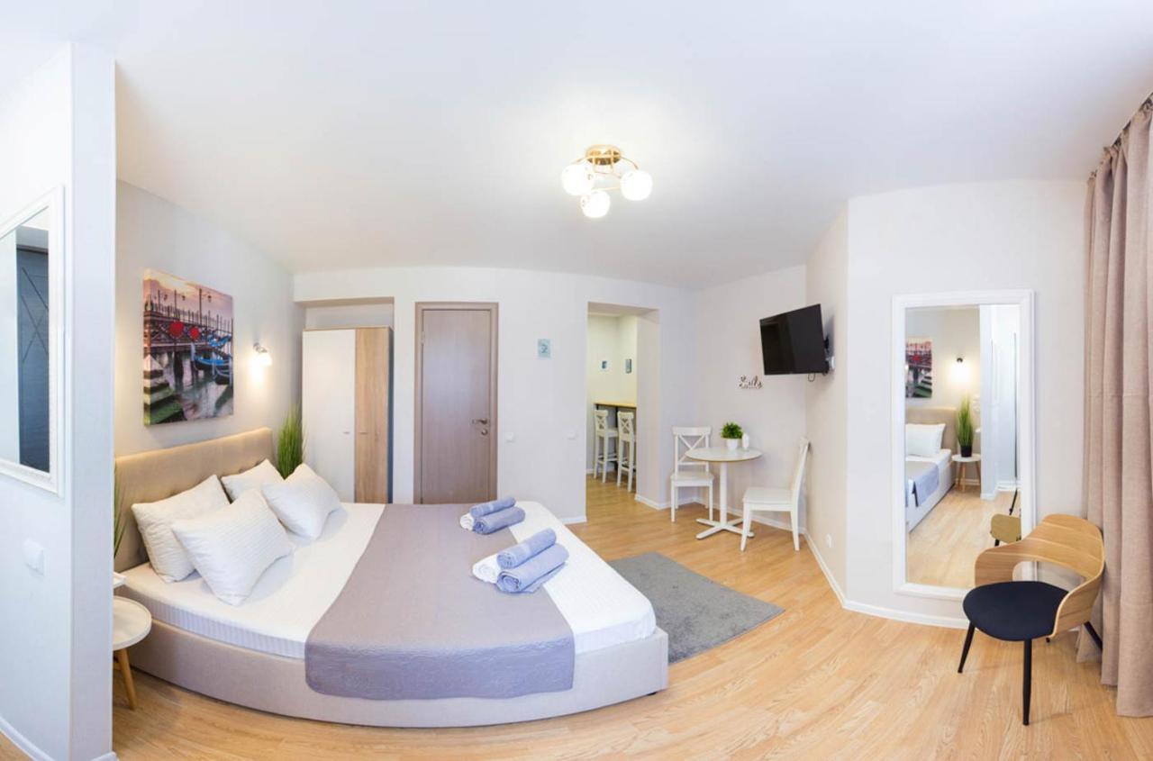 Apartment In The City Center - Gimnasiyna Naberezhna 24A-1 Charkiv Exteriör bild