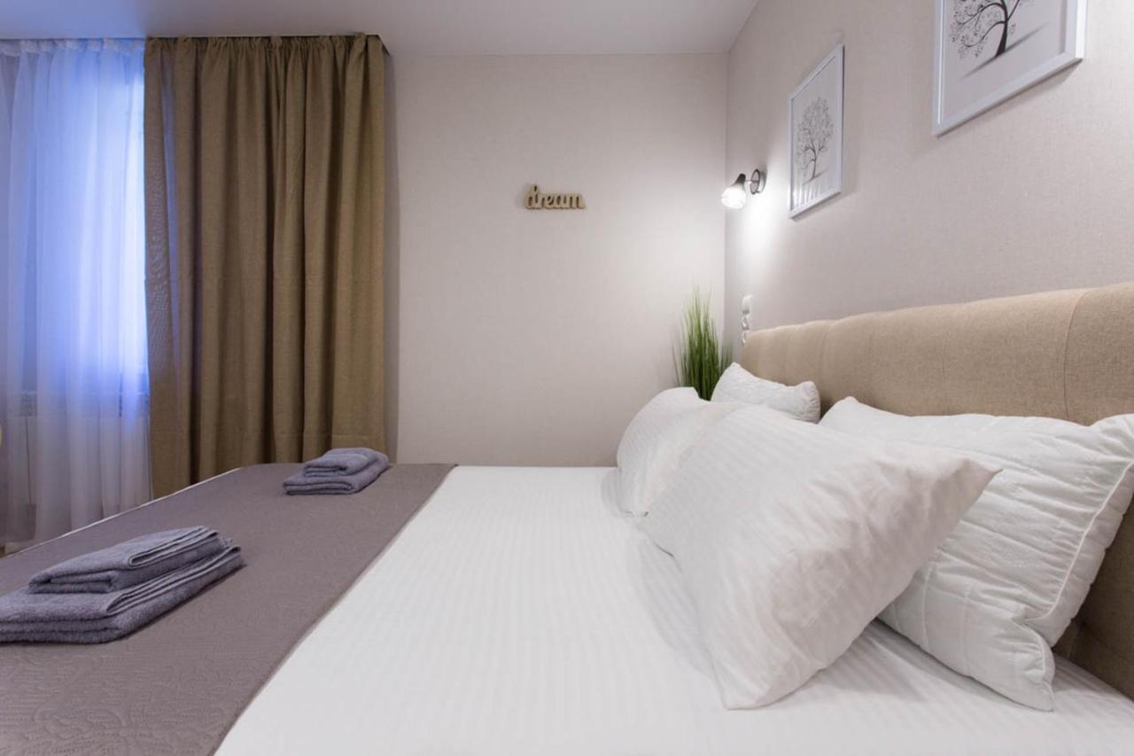 Apartment In The City Center - Gimnasiyna Naberezhna 24A-1 Charkiv Exteriör bild