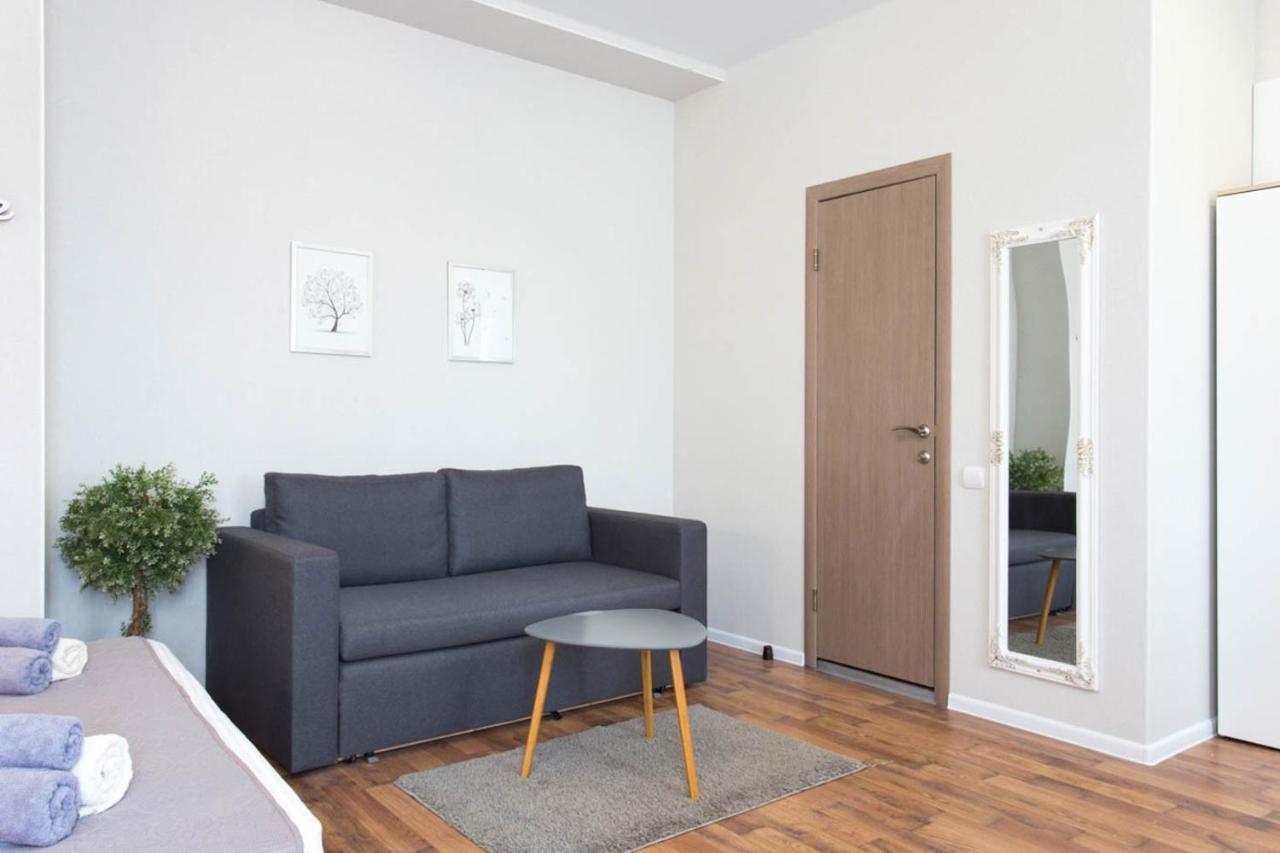 Apartment In The City Center - Gimnasiyna Naberezhna 24A-1 Charkiv Exteriör bild