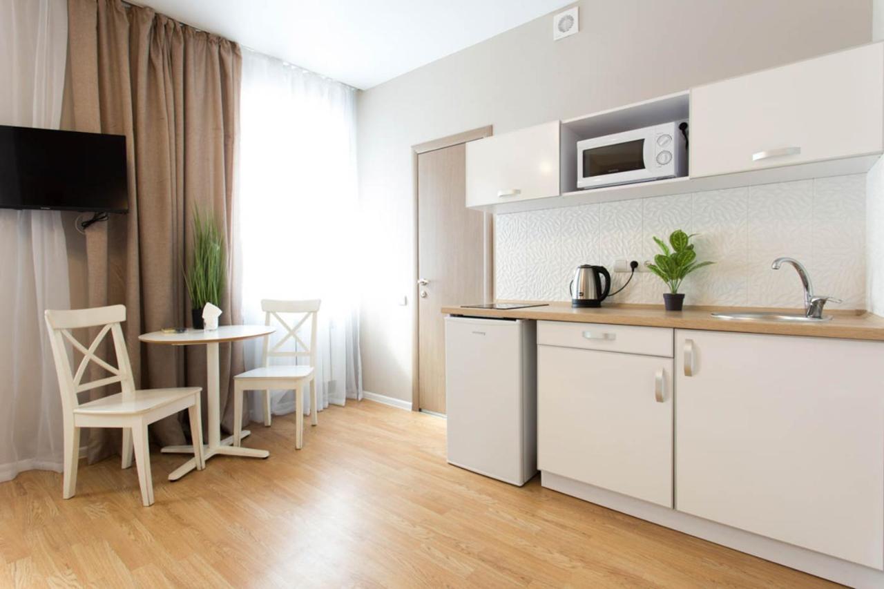Apartment In The City Center - Gimnasiyna Naberezhna 24A-1 Charkiv Exteriör bild