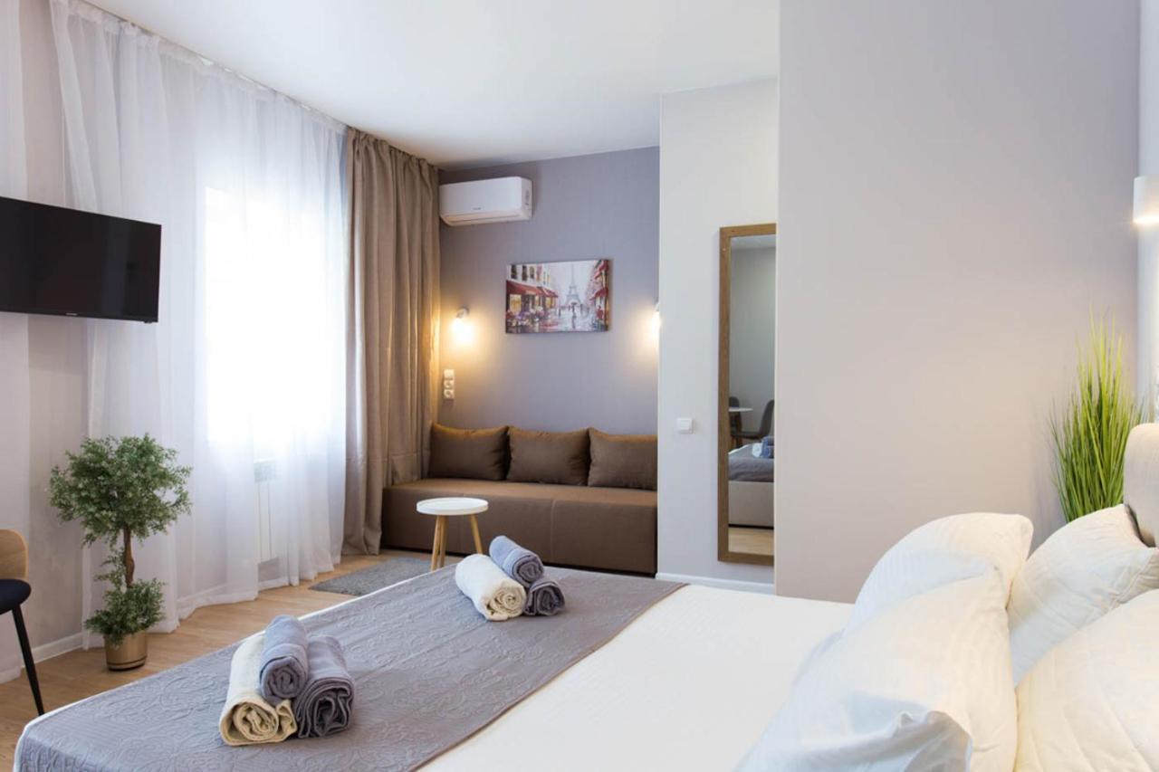 Apartment In The City Center - Gimnasiyna Naberezhna 24A-1 Charkiv Exteriör bild