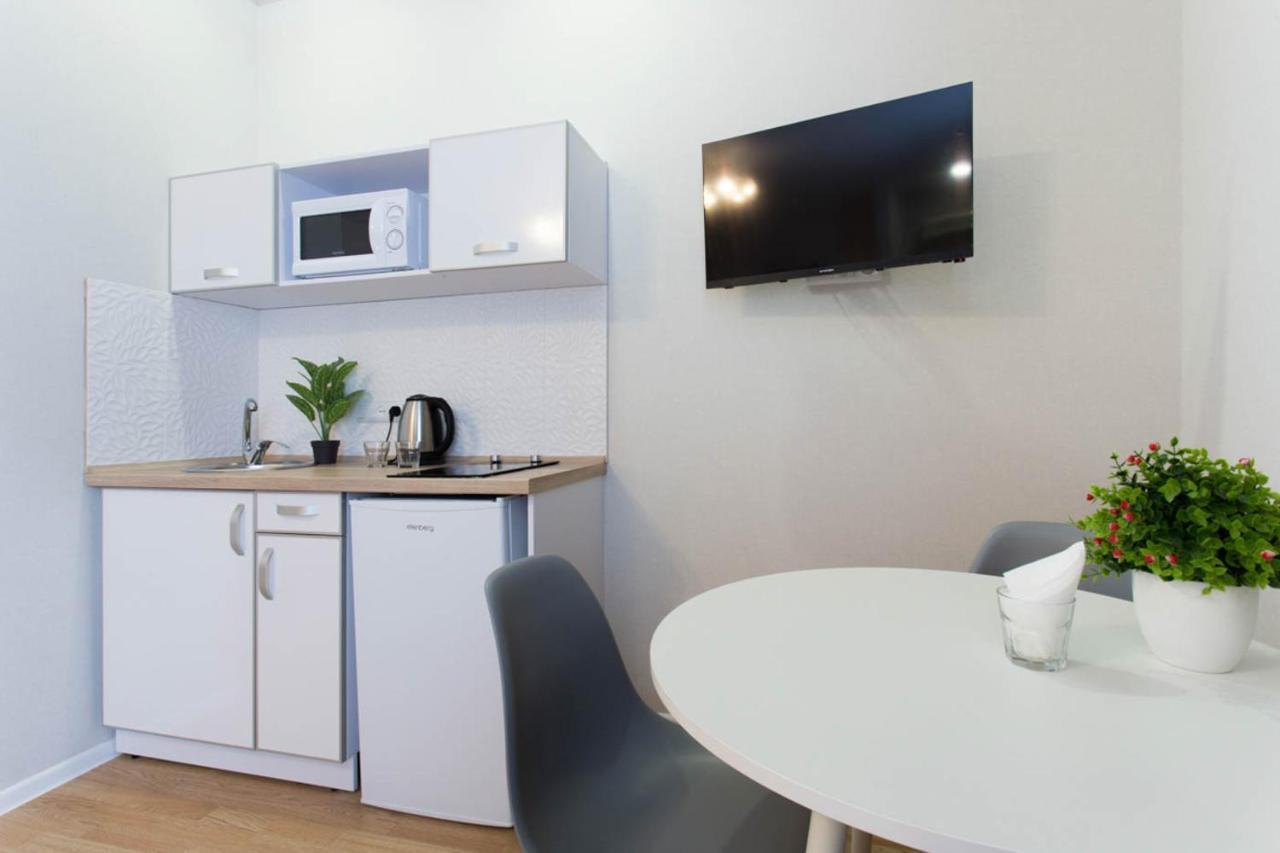 Apartment In The City Center - Gimnasiyna Naberezhna 24A-1 Charkiv Exteriör bild