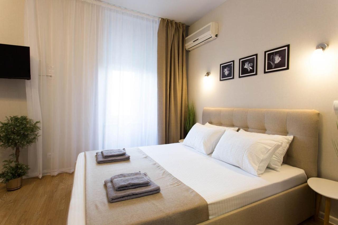Apartment In The City Center - Gimnasiyna Naberezhna 24A-1 Charkiv Exteriör bild