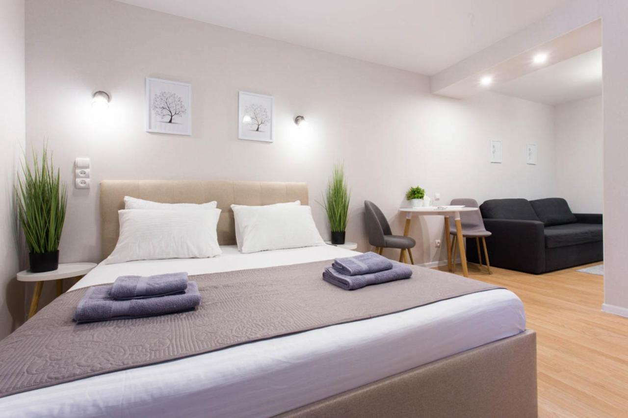 Apartment In The City Center - Gimnasiyna Naberezhna 24A-1 Charkiv Exteriör bild