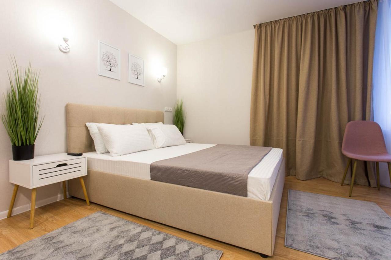 Apartment In The City Center - Gimnasiyna Naberezhna 24A-1 Charkiv Exteriör bild