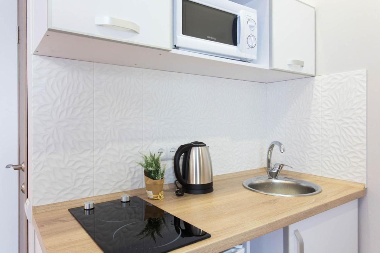 Apartment In The City Center - Gimnasiyna Naberezhna 24A-1 Charkiv Exteriör bild