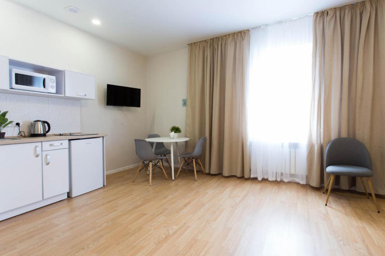 Apartment In The City Center - Gimnasiyna Naberezhna 24A-1 Charkiv Exteriör bild