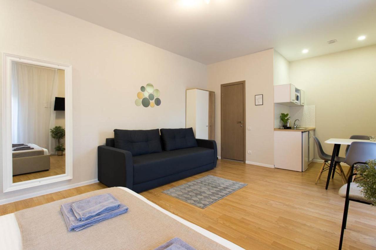 Apartment In The City Center - Gimnasiyna Naberezhna 24A-1 Charkiv Exteriör bild