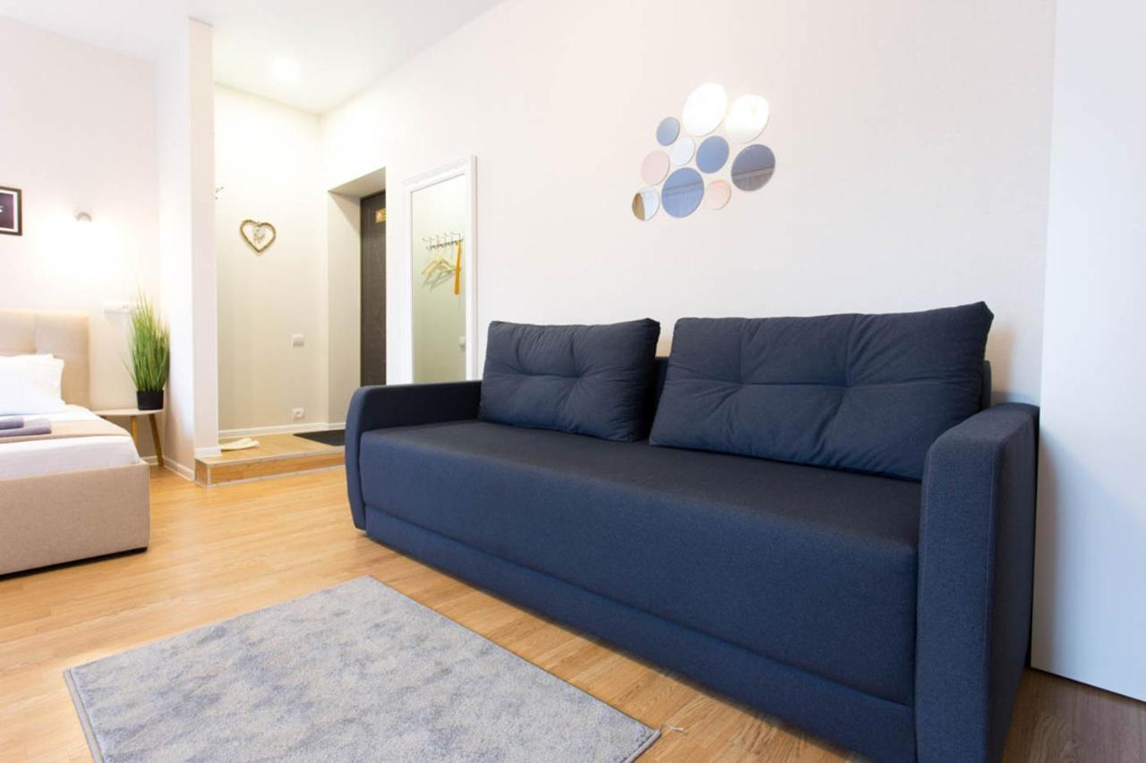 Apartment In The City Center - Gimnasiyna Naberezhna 24A-1 Charkiv Exteriör bild