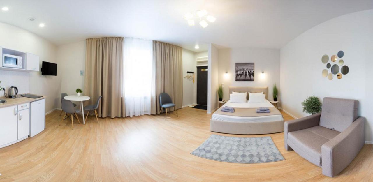 Apartment In The City Center - Gimnasiyna Naberezhna 24A-1 Charkiv Exteriör bild