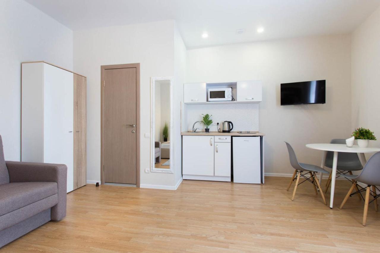 Apartment In The City Center - Gimnasiyna Naberezhna 24A-1 Charkiv Exteriör bild