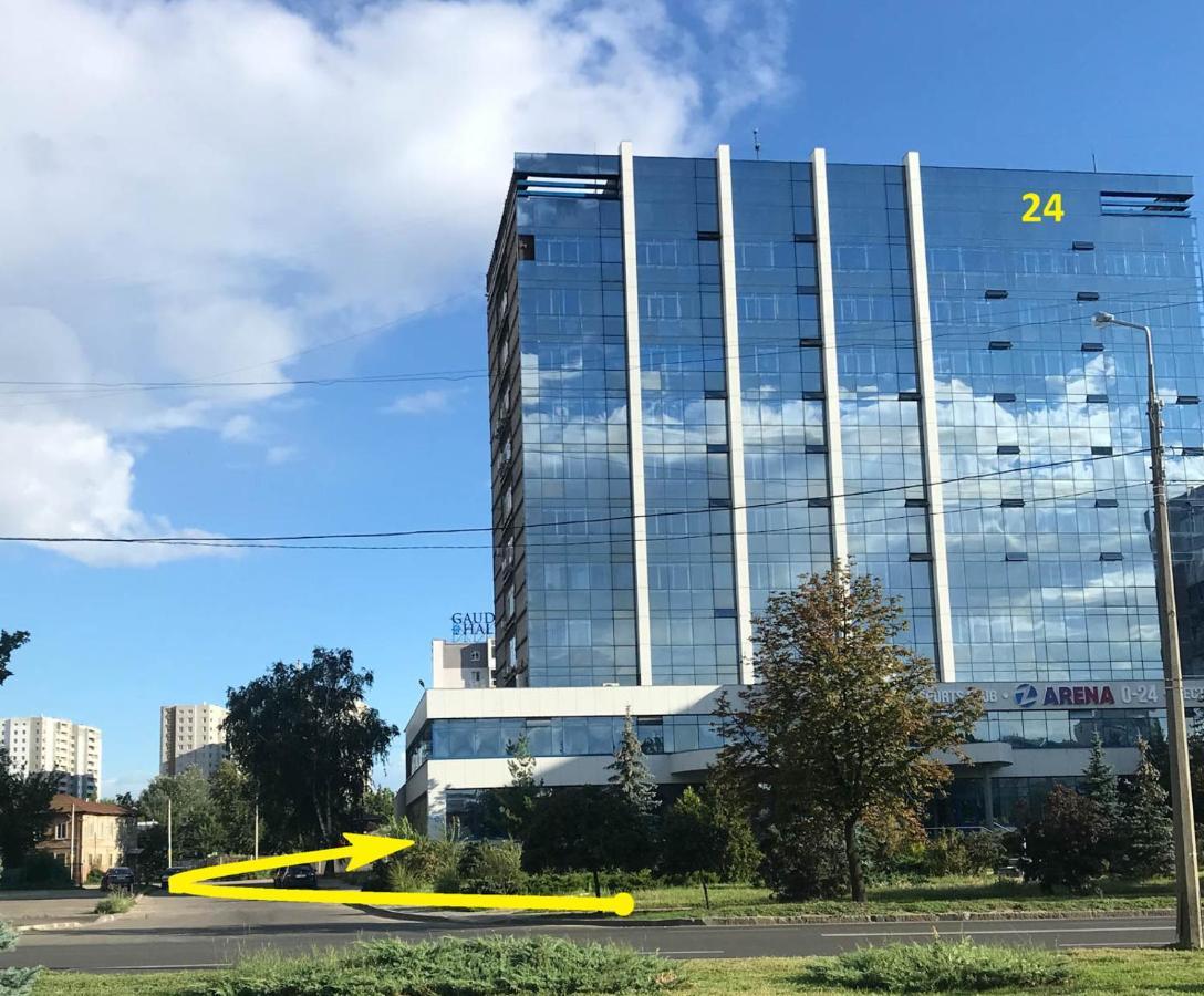 Apartment In The City Center - Gimnasiyna Naberezhna 24A-1 Charkiv Exteriör bild