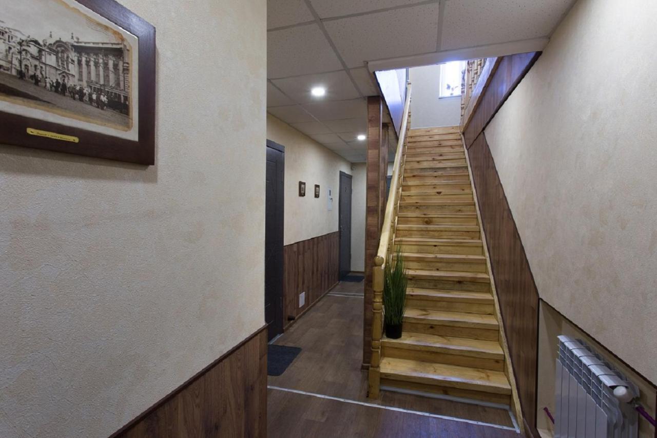 Apartment In The City Center - Gimnasiyna Naberezhna 24A-1 Charkiv Exteriör bild